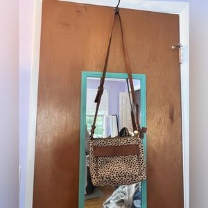Universal thread leopard crossbody